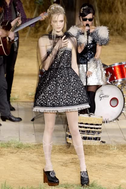 Lilly Allen plays at Chanel lily allen chanel model. Lilly Allen plays at Chanel