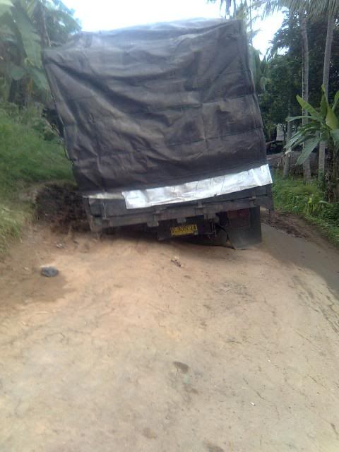 Sebuah Truck yang Membawa Muatan Arang