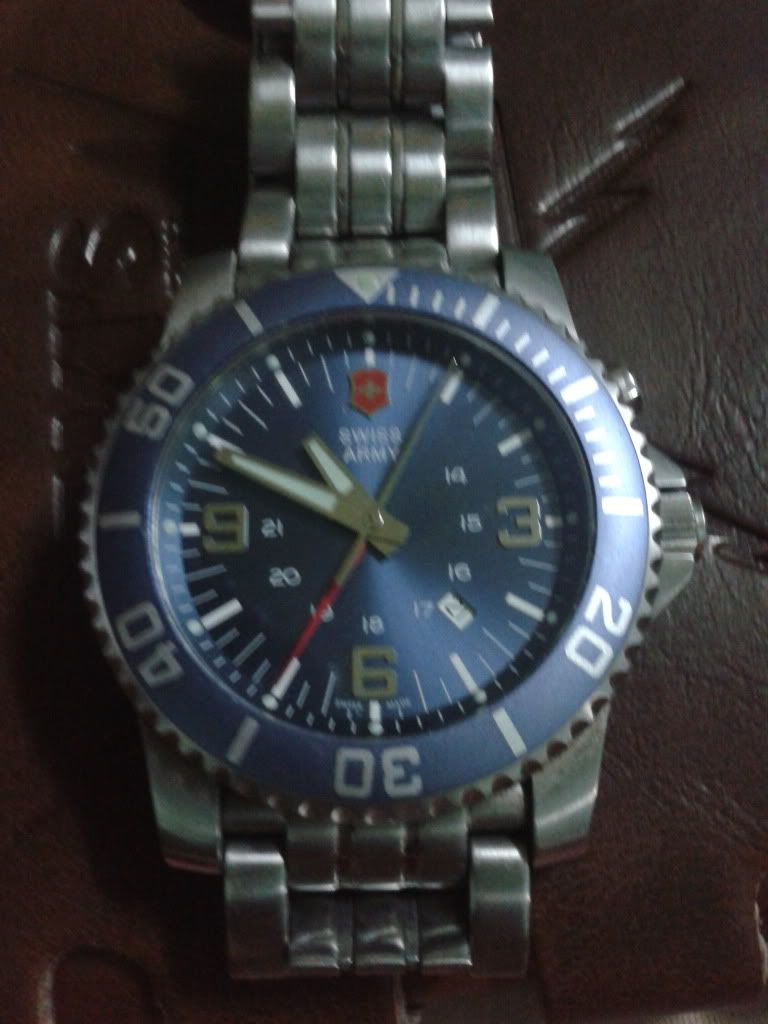 cho e hỏi chỗ sữa đồng hồ swiss army uy tín...