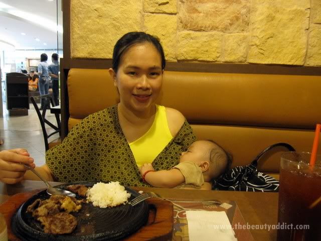 Breastfeeding,Breastfeeding in Public,Breastfeeding at Holy Cow,Kim Rodriguez,The Beauty Addict,Beauty Blogger Philippines,Make-up Artist Philippines,Kimberly Rodriguez
