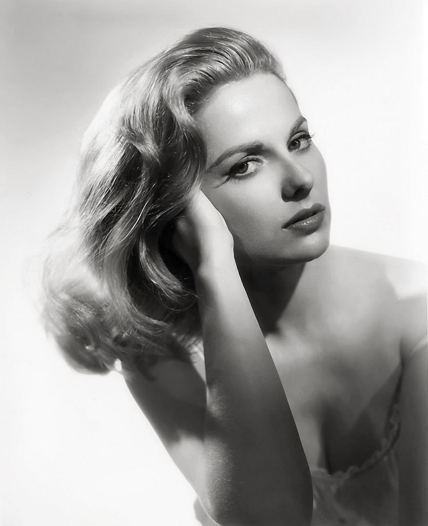 photo Martha_Hyer-01.jpg