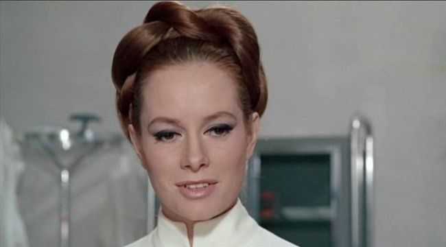 photo Luciana_Paoluzzi_pas_rose_oss117-01.jpg