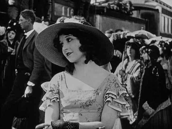 photo Madge_Bellamy_cheval_fer-05.jpg