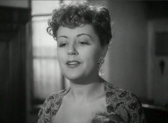 photo Suzy_Delair_pattes_blanches-01.jpg