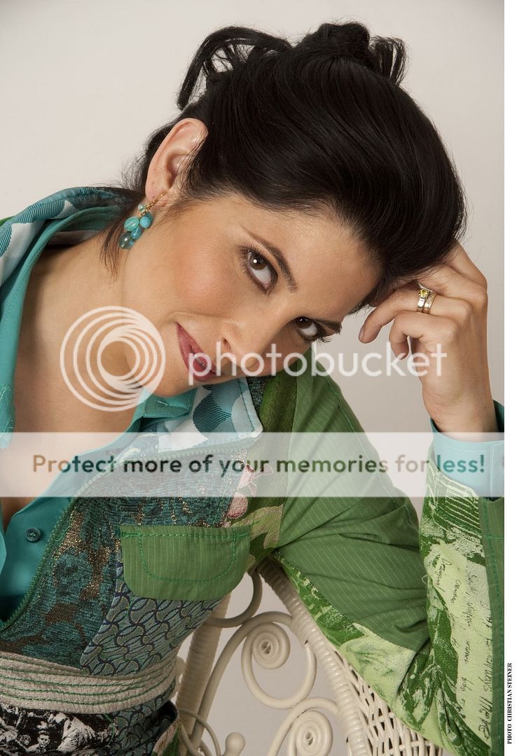  photo vivica__genaux-2.jpg