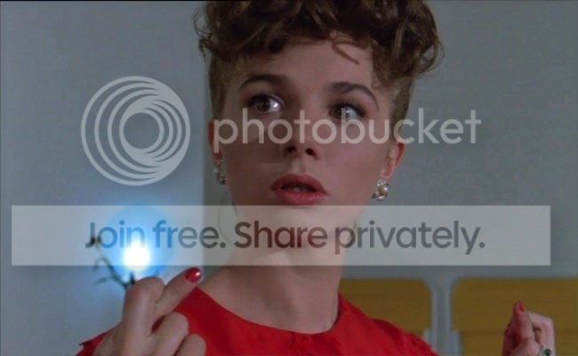 photo victoria_abril_rouge_gorge-2.jpg